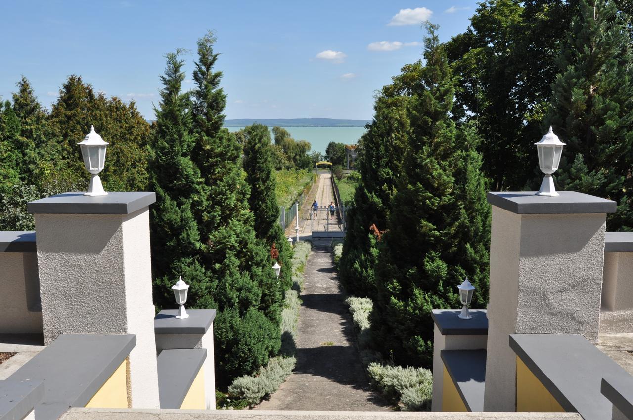 Sir David Balaton Castle Apartmanok Балатонсепезд Экстерьер фото